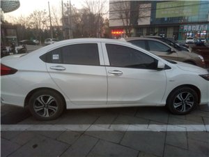 卖车，本田哥瑞，1.5手动挡，白色，一年车，八千多公里，自己上下班开了，用钱想变现，准新车，大屏导航...